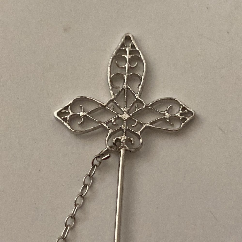 Silver Vintage Wells Sterling Hat Floral Cross Stick Pin Brooch - Picture 2 of 3